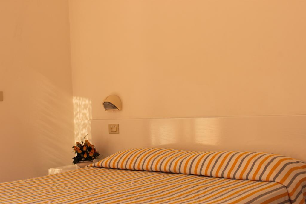 Residence Azzurro Massignano Zimmer foto